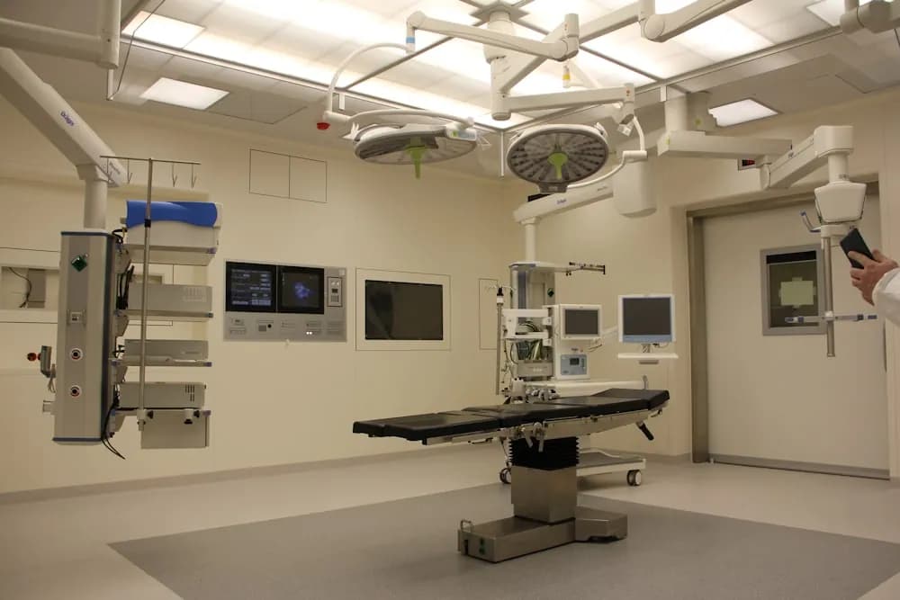 High-resolution diagnostic MRI and CT medical imaging scan